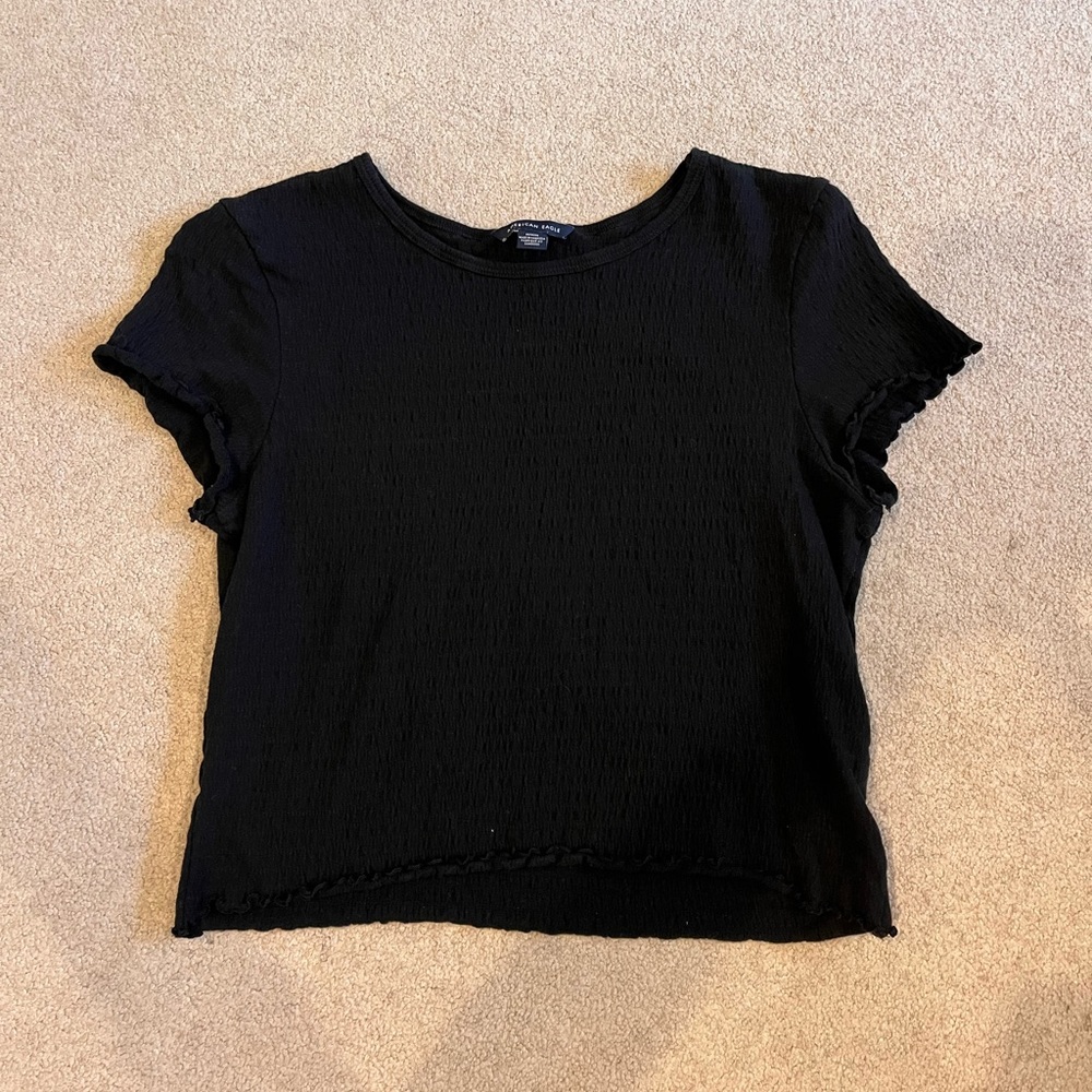 american eagle cropped black tee